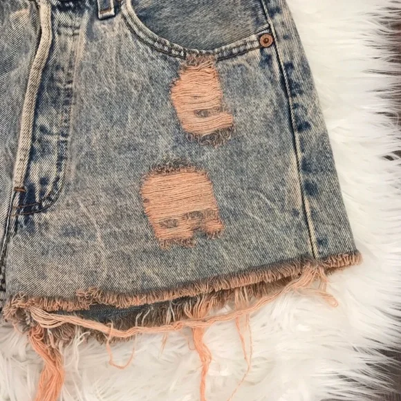 Levi’s 501 Button Fly Distress High Rise Shorts - Picture 4 of 5